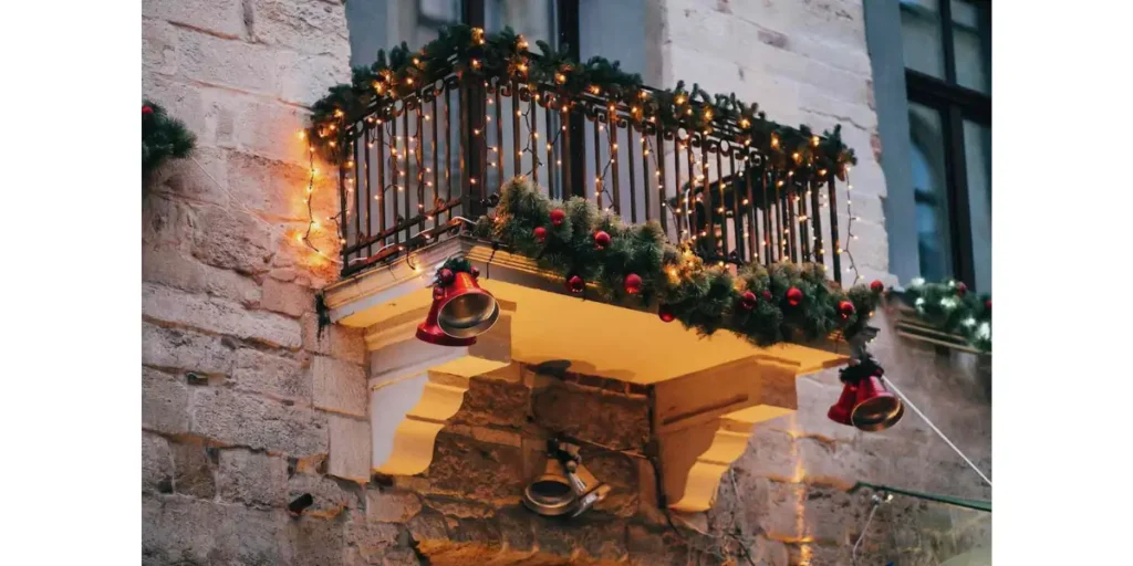 Christmas Decor Ideas for Small Apartments