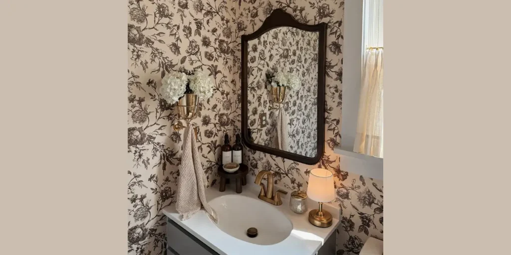 Vintage-Inspired Wallpaper