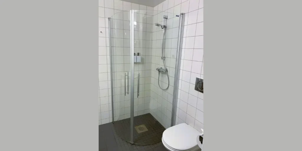 Walk-In Shower for a Seamless Layout