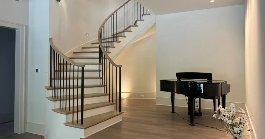 Curved Indoor Stair Railing Design