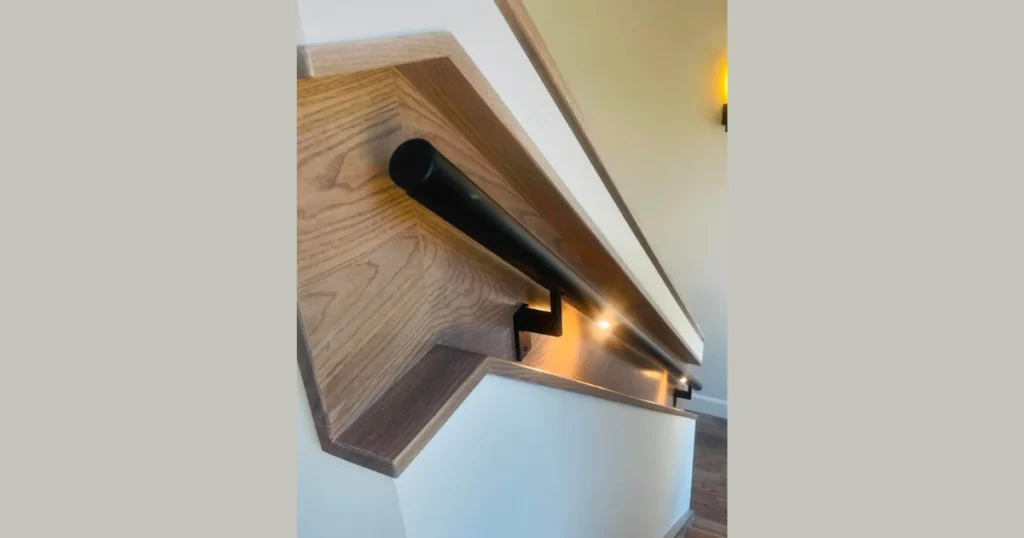 Half Wall and Railing Combination for Indoor Stairs