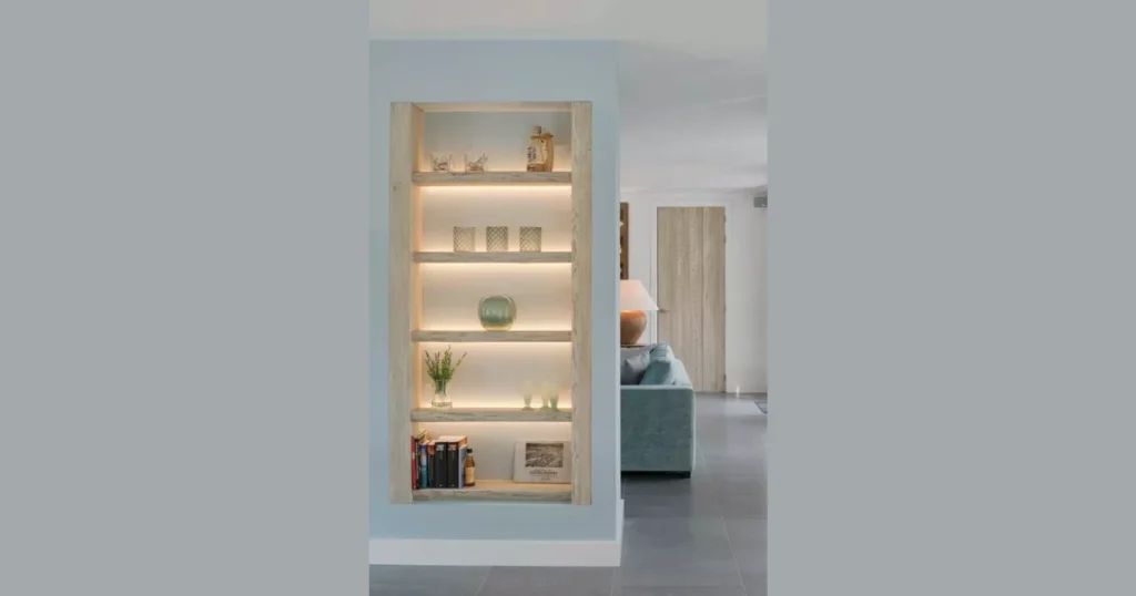 Built-In Niche Shelving for Modern Display Storage
