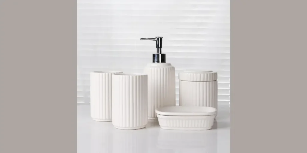 Minimal Toilet Accessories Set