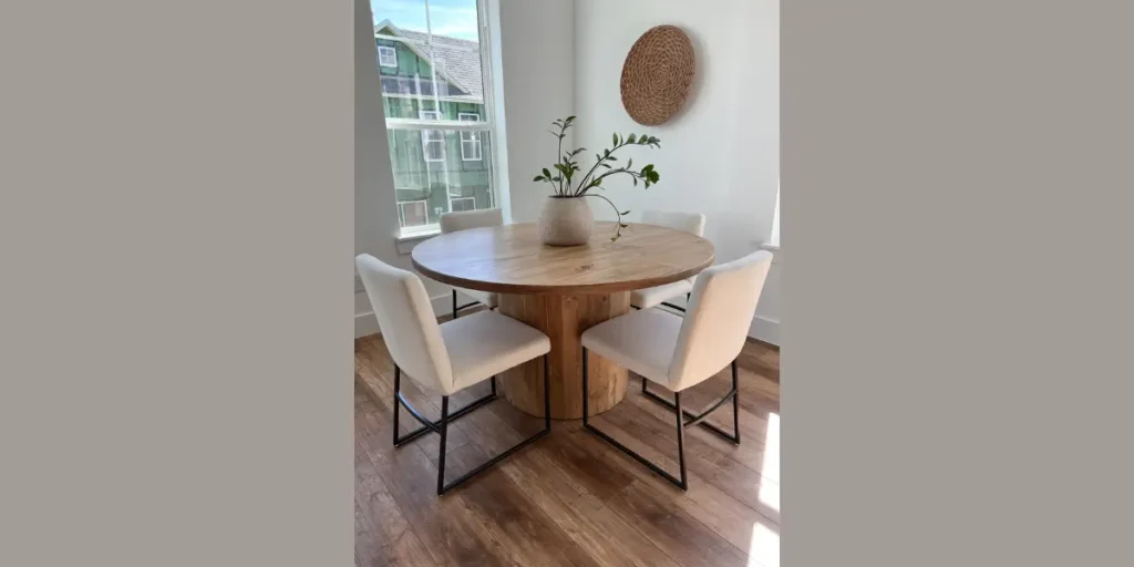 Round Dining Table for Better Conversation