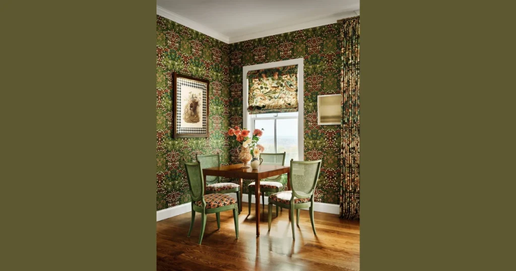 Small Dining Table Arrangement for Compact Spaces