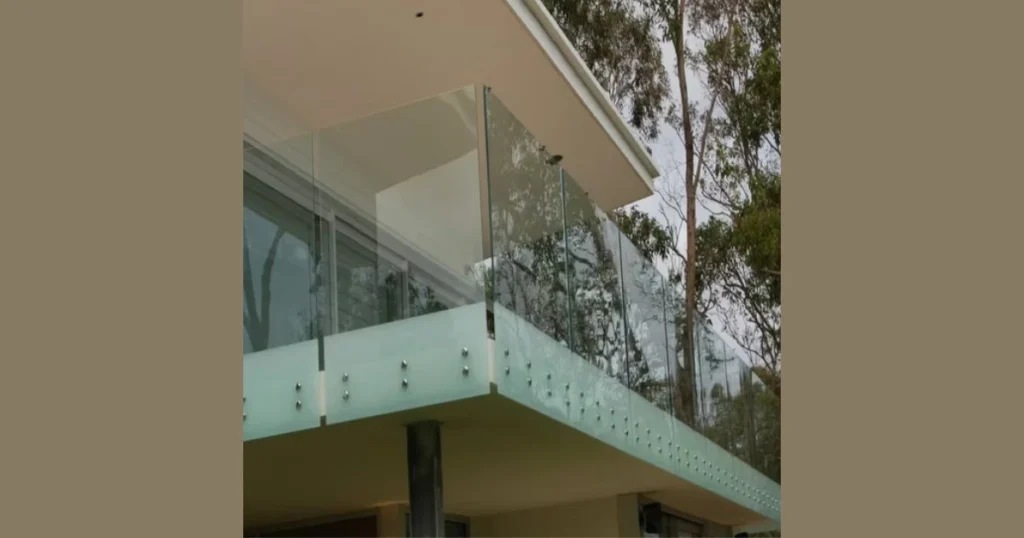 Frameless Glass Balcony Railing Ideas for Luxury Apartments