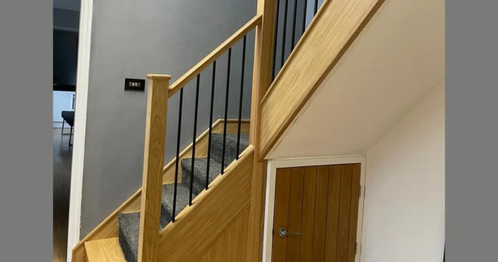 Natural Oak Handrail with Matte Black Spindles
