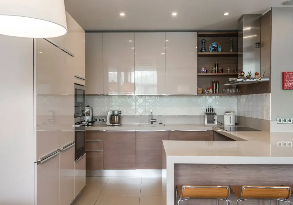 G-Shaped Kitchen Floor Plan