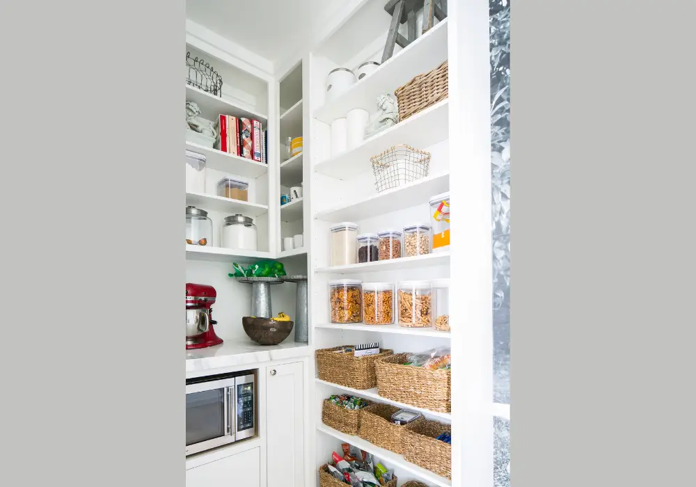 Minimal Pantry Organization
