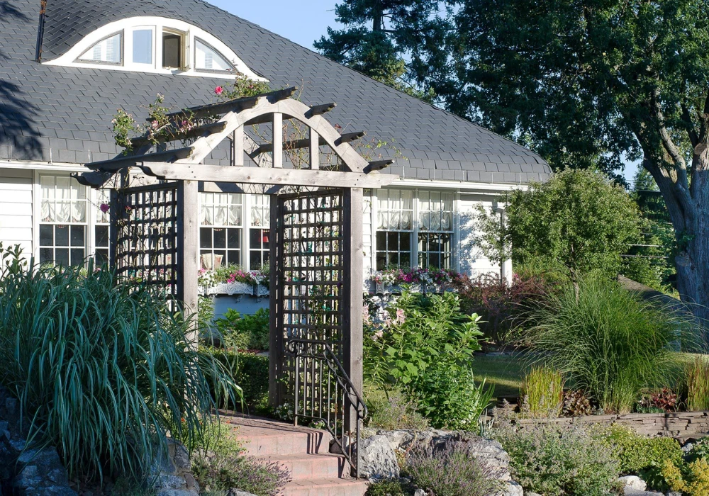Arched Trellis Over Door Ideas for Classic Entrance Appeal