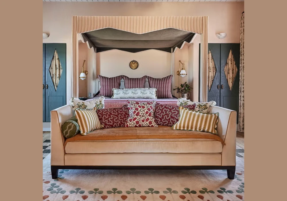 Asymmetrical Shape Funky Throw Pillows for Modern Style