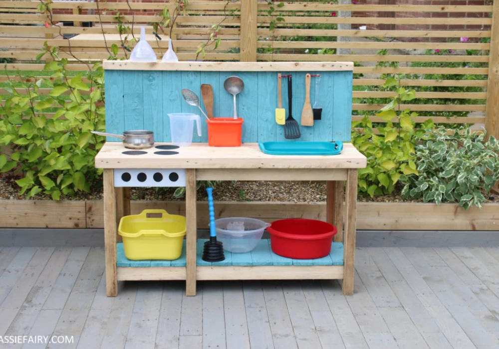 Backyard Wooden Pallet Mud Kitchen for Summer Play