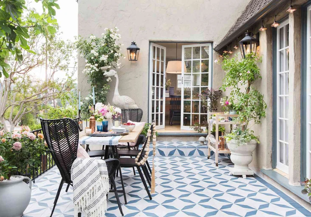 Balcony Dining Ideas for Outdoor Meals at Home