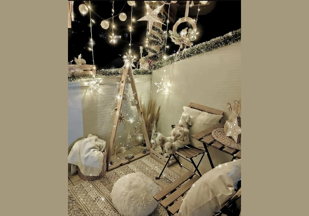 Balcony Lantern Christmas Decor Setup