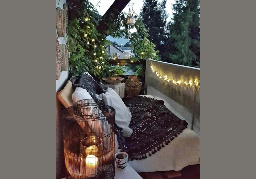 Balcony Minimal Christmas Decor Setup