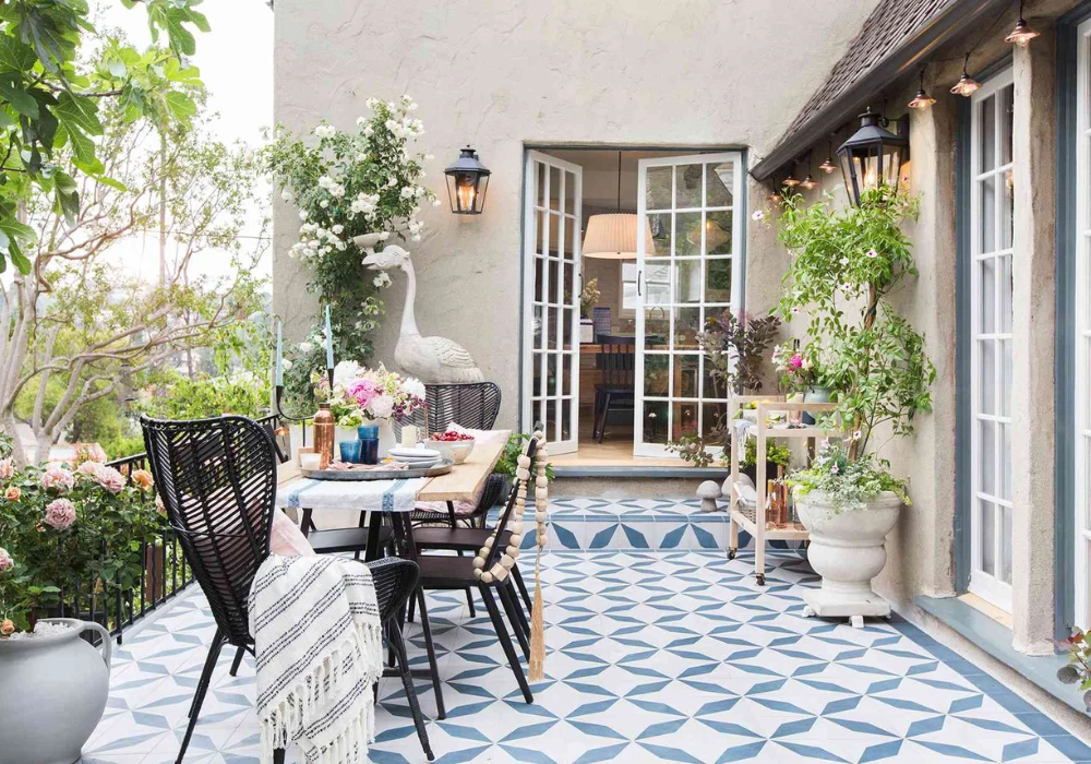 Balcony dining corner ideas for small outdoor meals