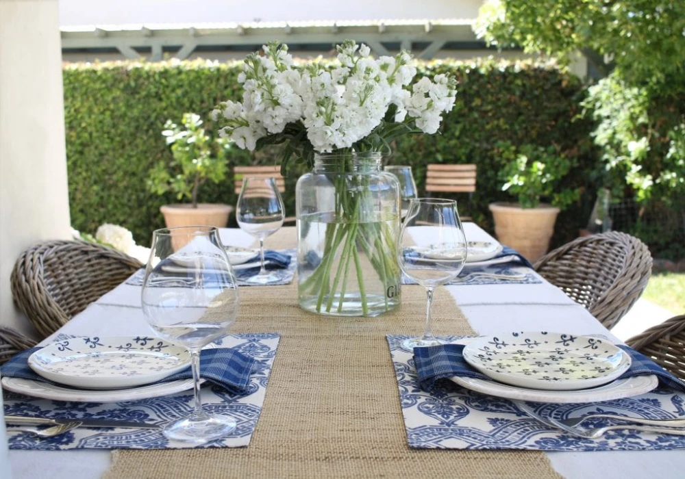 Blue Coastal Summer Tablescape Idea for Calm and Relaxed Dining Mood