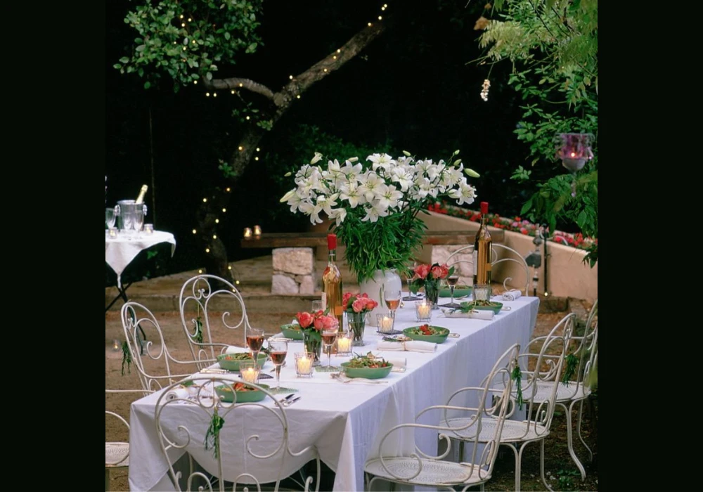 Candle and Soft Lighting Summer Dining Table Ideas