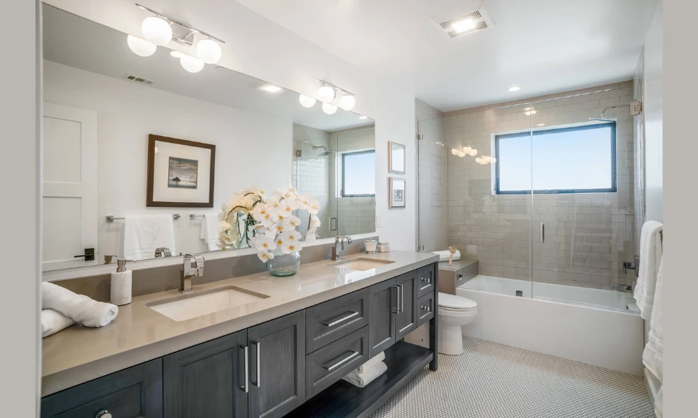 Use Glass Shower Panels Instead of Curtains