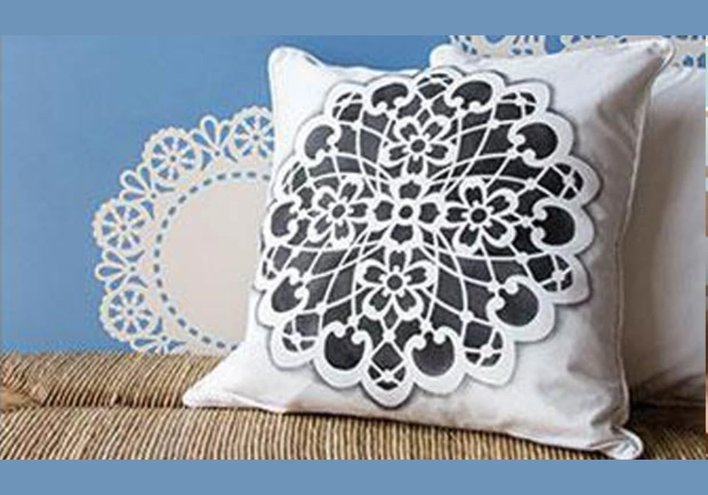 DIY Lace and Texture Layered Pillow Cover Ideas