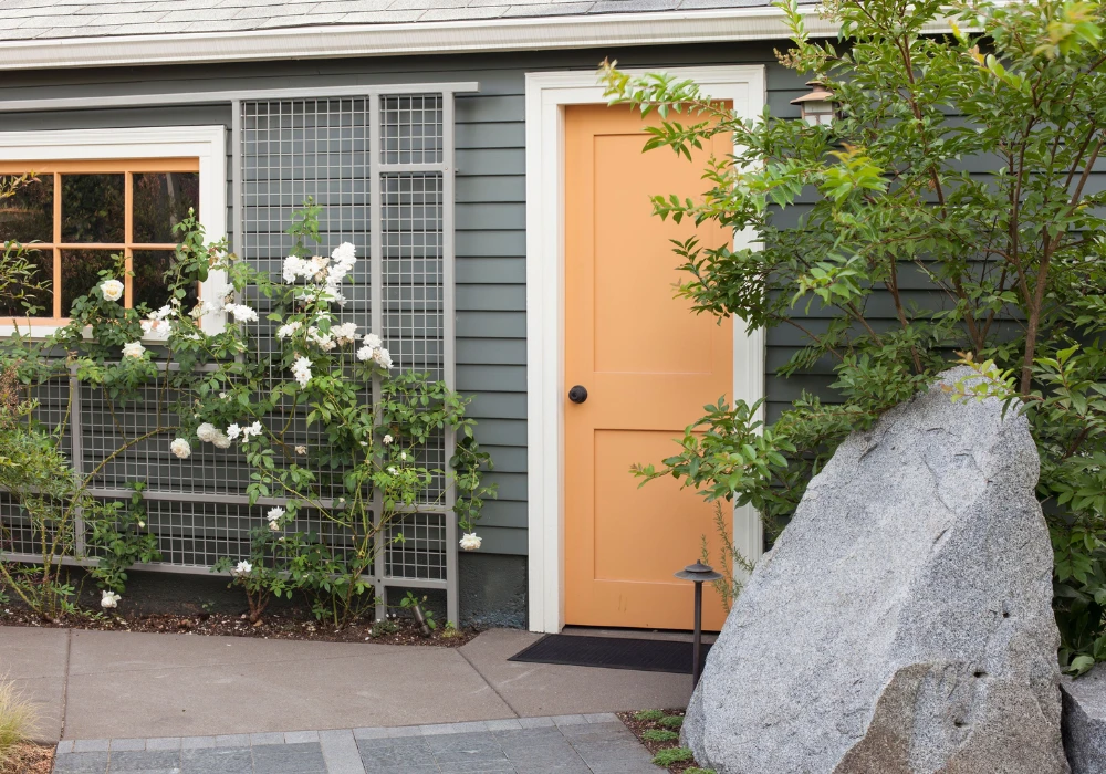 Decorative Lattice Trellis on Front Wall