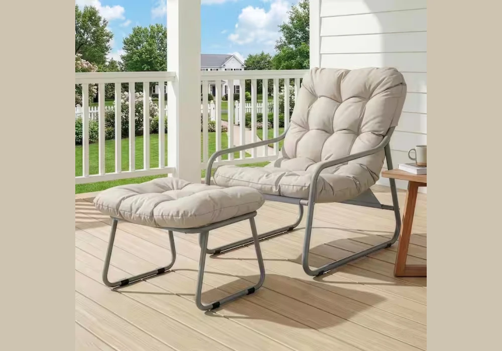 Folding Lounge Chairs for Relaxed Balcony Comfort