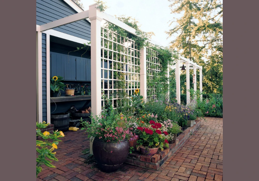 Freestanding Trellis Dividers for Flexible Privacy Zones