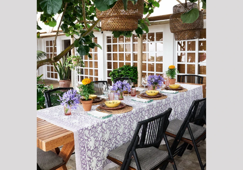 Fresh Floral Summer Dining Table Decoration Ideas