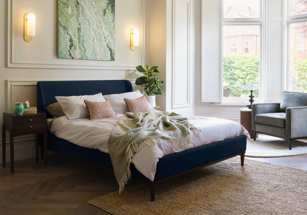 Fresh Summer Scents for a Calm Bedroom Atmosphere