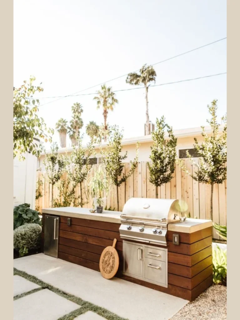 Functional Outdoor Kitchens for Summer Dinin