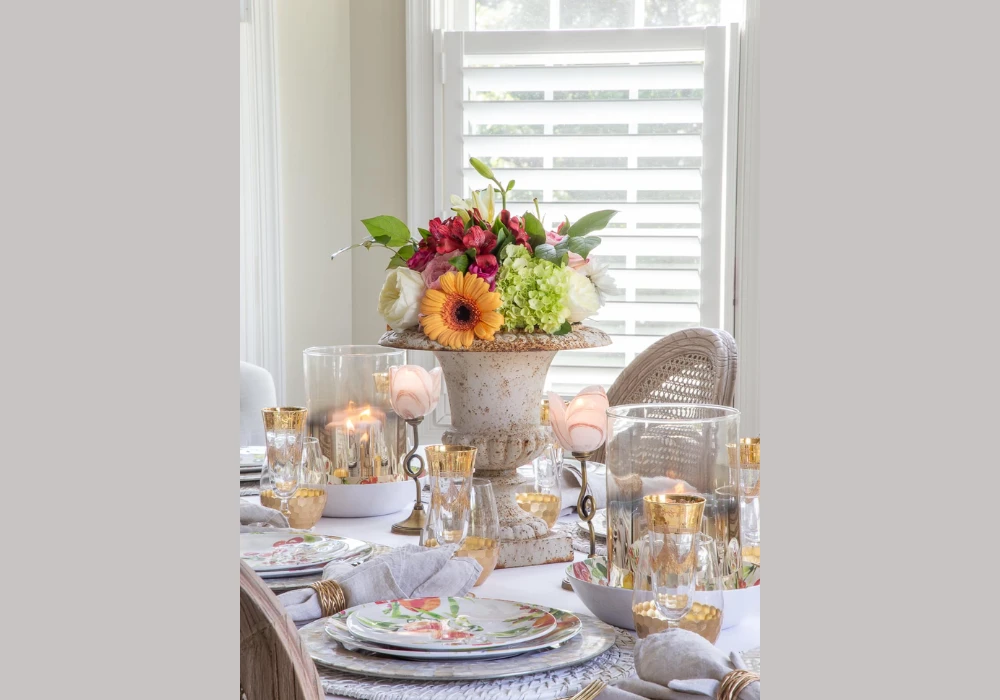 Glass Jar Summer Tablescape Idea for Minimal and Creative Table Decor