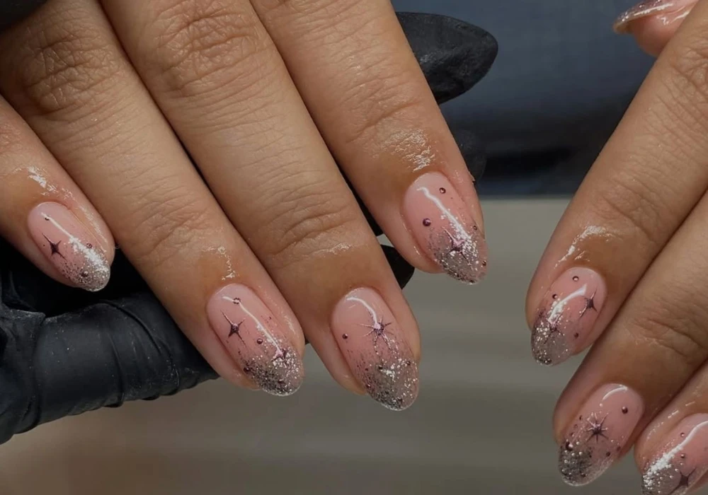 Glitter Accent Summer Short Nail Ideas for Soft Shine