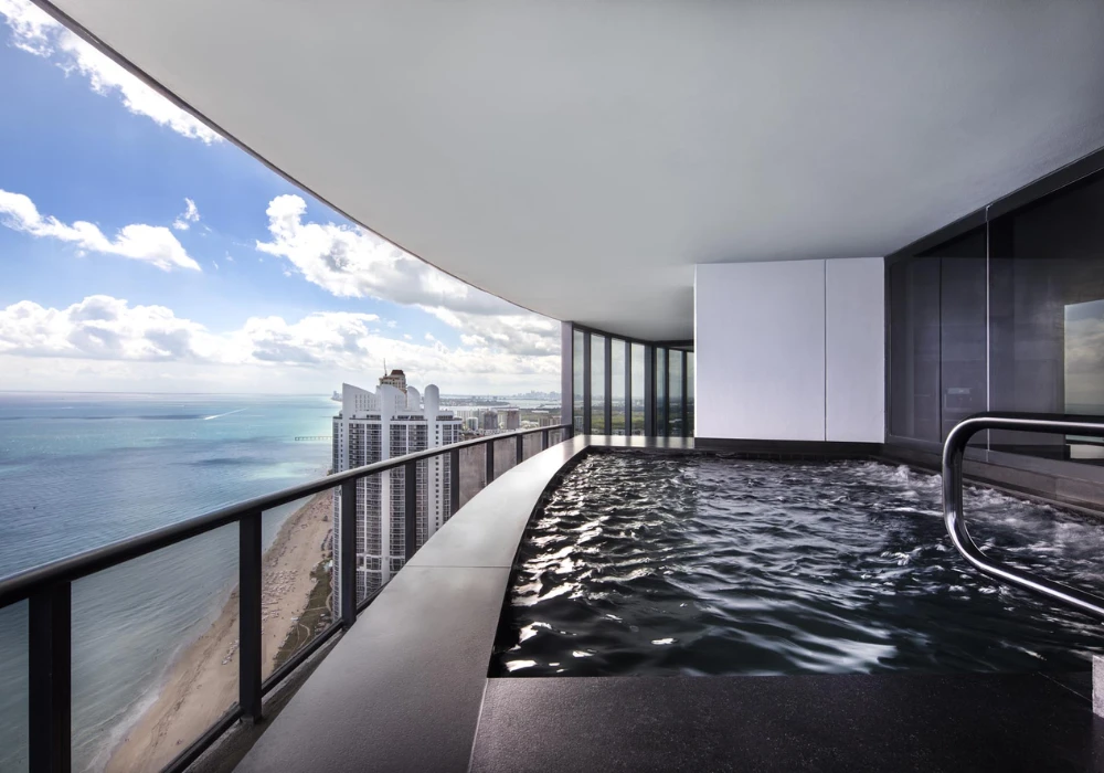 Ice Water Balcony Pool for Summer Cooling