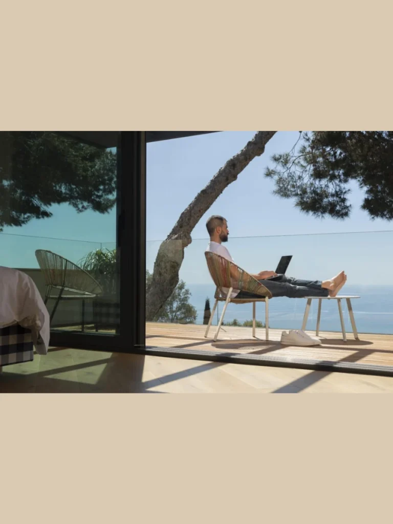 Integrated Tech Stations For The Modern Remote Worker