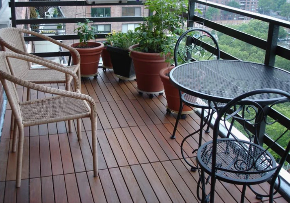 Interlocking Plastic Tile Balcony Floor Ideas for Easy Installation