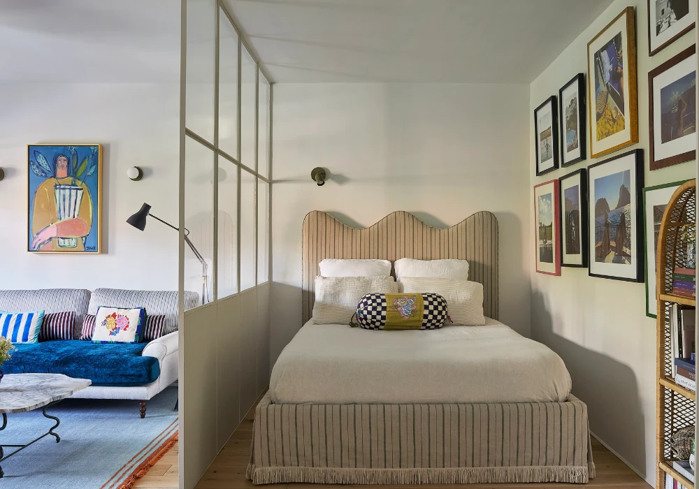 Lightweight Furniture Arrangement for Summer Bedrooms