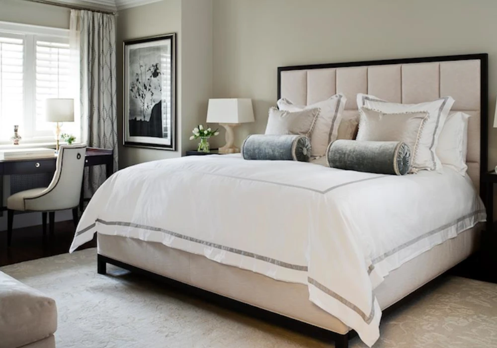 Luxury Hotel Style Decorative Pillows Ideas on Bed