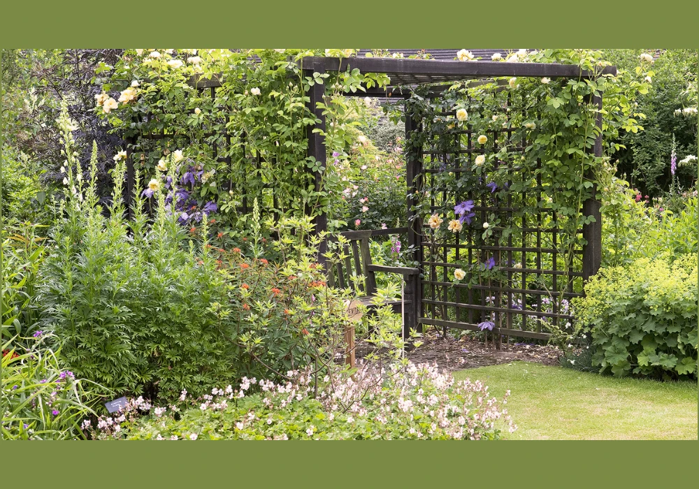 Metal Trellis Garden Ideas for a Clean and Modern Outdoor Look