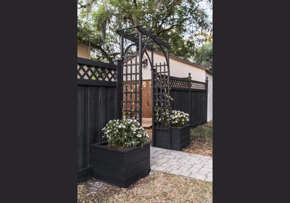 Metal Trellis for a Modern Front Look