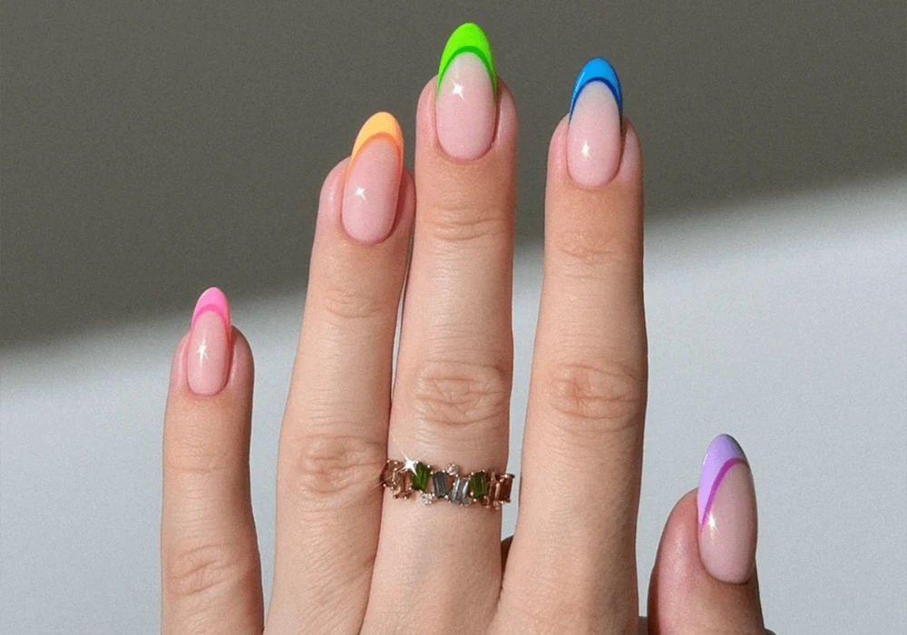 Minimal French Tip Summer Nail Looks