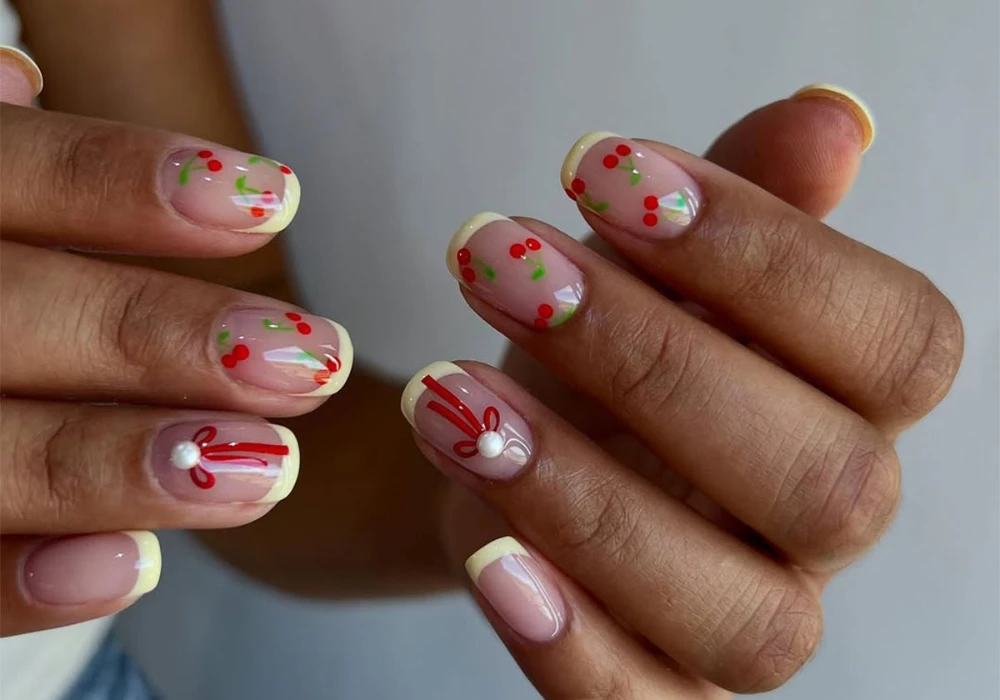 Minimal French Tip Summer Short Nail Ideas