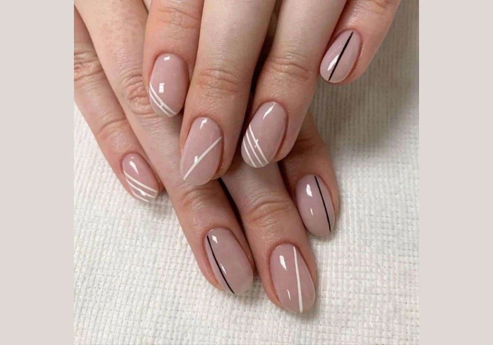 Minimal Line Art Summer Nail Inspo 2026 For Clean Look
