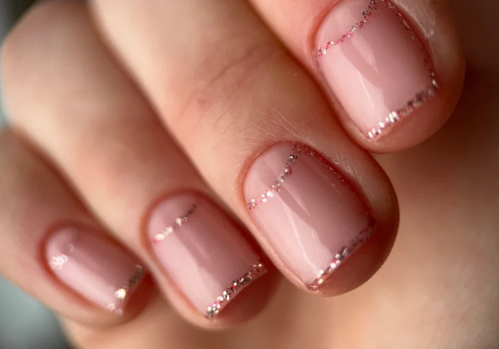 Minimal Line Art Summer Short Nail Ideas