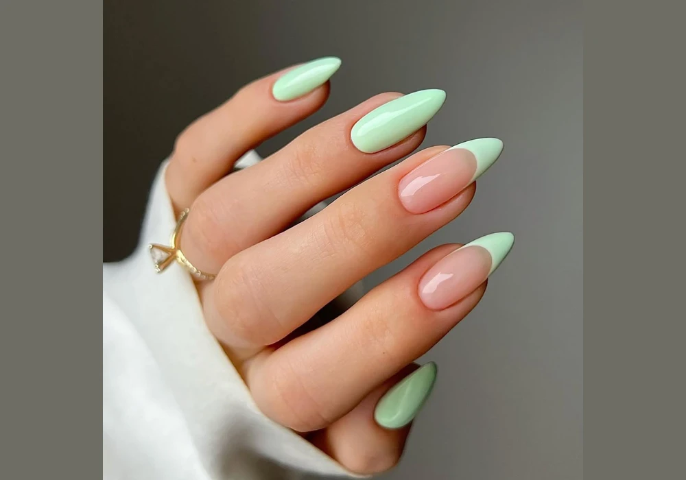 Mint Green Nail Color for Fresh Outdoor Vibes