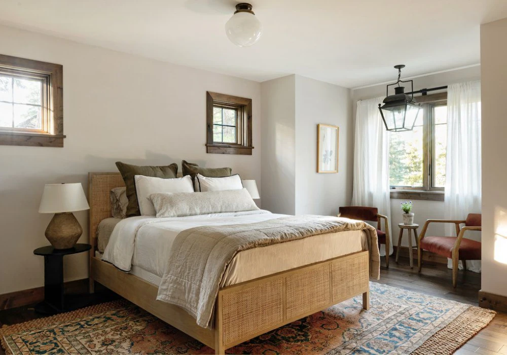 Natural Materials in Summer Bedroom Ideas for a Calm Look