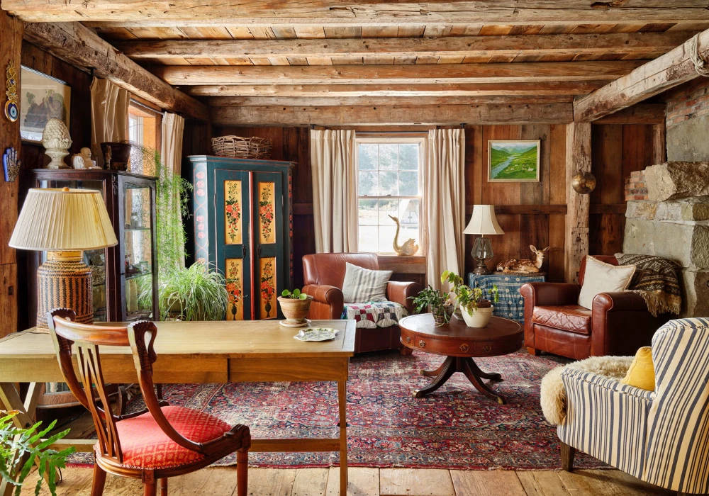 Natural Wood Elements for Warm Summer Style