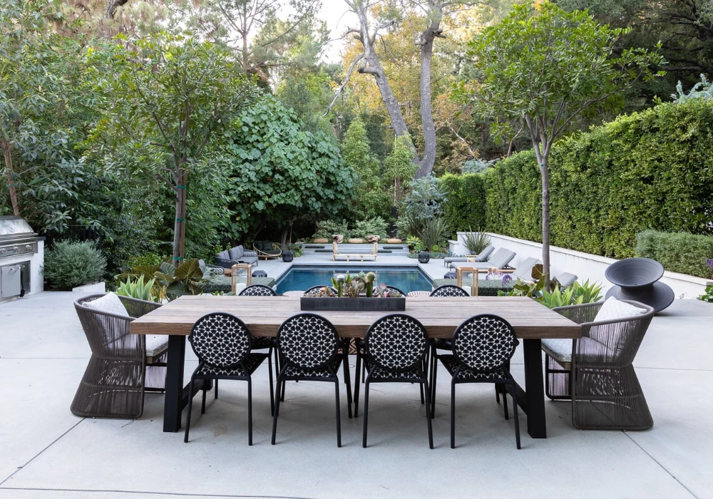 Outdoor Dining Seating for Functional Gatherings