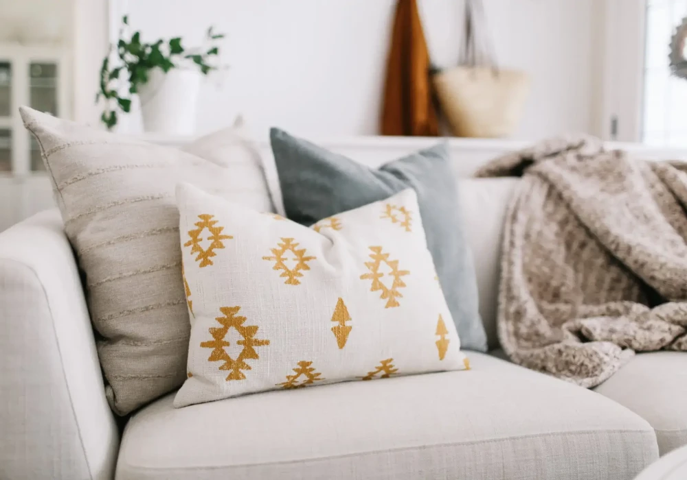 Pattern Mix Throw Pillow Combinations for Creative Styling
