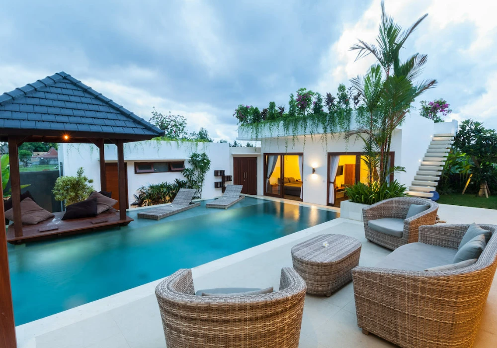 Poolside Summer Decoration Ideas for a Relaxed Atmosphere