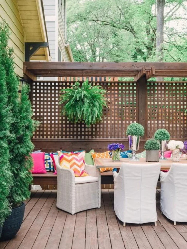 Sleek Horizontal Slat Privacy Screens